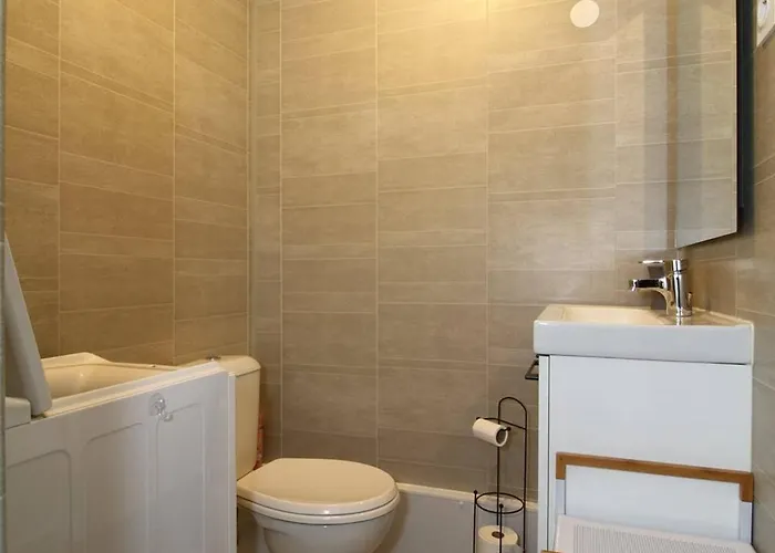 Spacieux T2 Renove Proche Etang De Thau, Climatise, Terrasse, Parking, Wifi A 800m Des Thermes - Fr-1-553-207 *