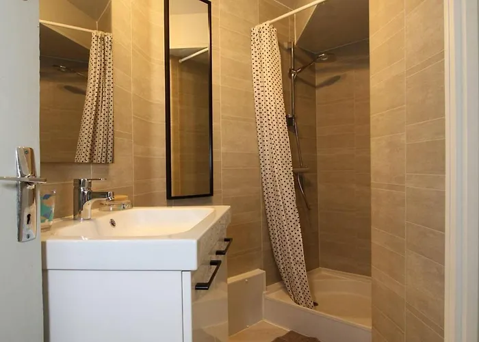 Spacieux T2 Renove Proche Etang De Thau, Climatise, Terrasse, Parking, Wifi A 800m Des Thermes - Fr-1-553-207